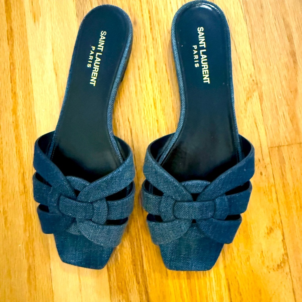 Saint Laurent tribute flats. Ideal for narrow feet.